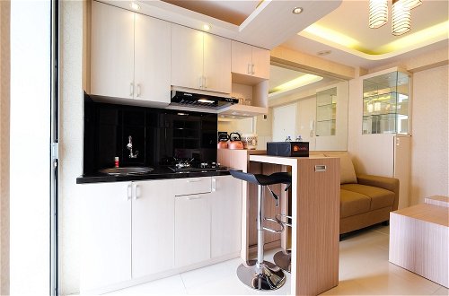 Photo 11 - Modern Minimalist 2 Bedrooms at Bassura City Apartment By Travelio