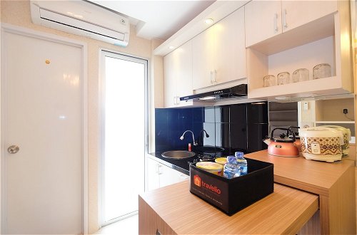 Foto 7 - Modern Minimalist 2 Bedrooms at Bassura City Apartment By Travelio