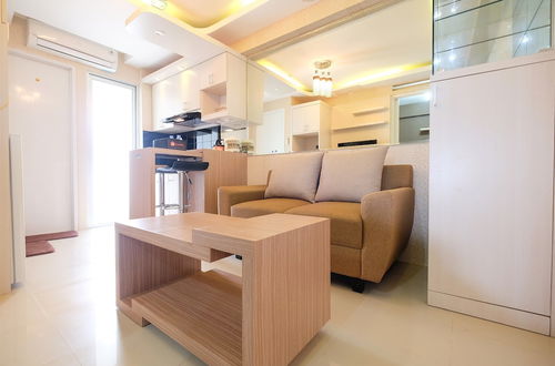 Foto 1 - Modern Minimalist 2 Bedrooms at Bassura City Apartment By Travelio