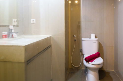 Photo 12 - Modern Furnished Studio Apartment Near MT Haryono And Cawang