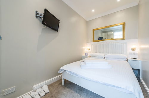 Photo 4 - Stylish Apartment 12 Minutes by Tube From Oxford Street Free Wifi and Ac