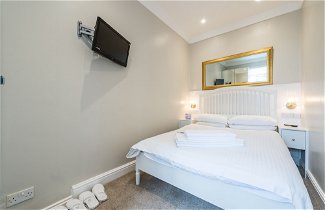 Photo 3 - Stylish Apartment 12 Minutes Tube to Oxford Street With Free Wifi and air con