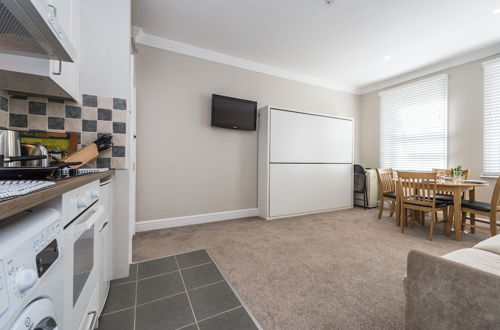 Photo 9 - Stylish Apartment,12 Minutes Tube to Oxford Street,central London,ac,free Wifi