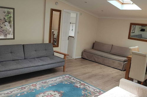 Photo 5 - Stylish Apartment 12 Minutes Tube to Oxford Street With Free Wifi and air con