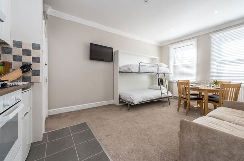 Photo 8 - Stylish Apartment,12 Minutes Tube to Oxford Street,central London,ac,free Wifi