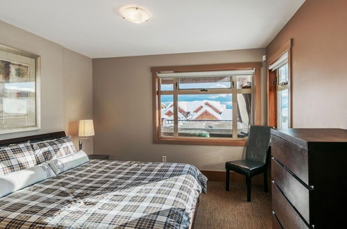 Photo 4 - Raven's Nest - Luxury Pet Friendly Condo w/ Private Hot Tub & Mountain Views