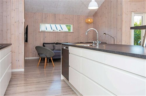 Photo 9 - 12 Person Holiday Home in Glesborg