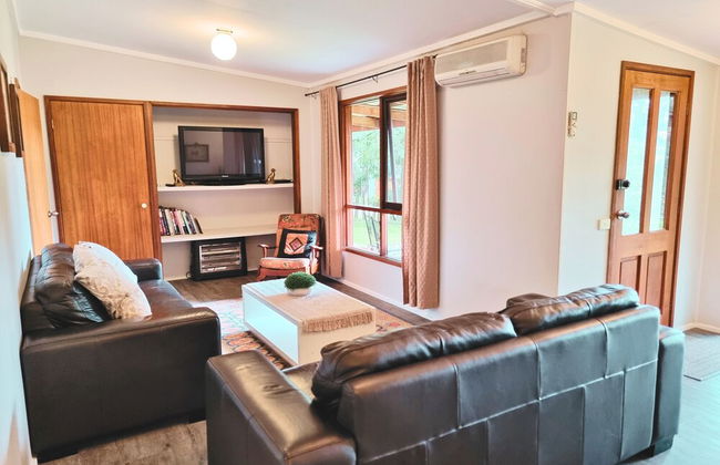 Rustic Country Lane Farmhouse in Lysterfield - Photo 25