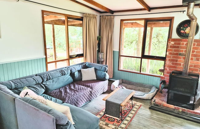 Rustic Country Lane Farmhouse in Lysterfield - Photo 11