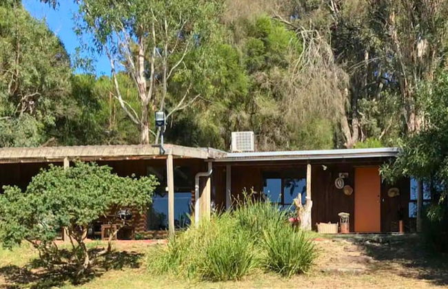 Rustic Country Lane Farmhouse in Lysterfield - Photo 1