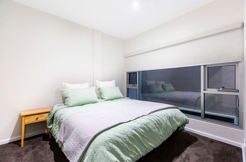 Photo 2 - Hotham, 2BDR North Melbourne Apartment