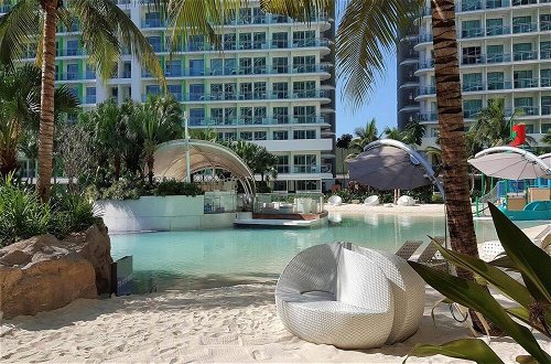 Foto 37 - Azure Luxury Beach Suites by VacationsPH