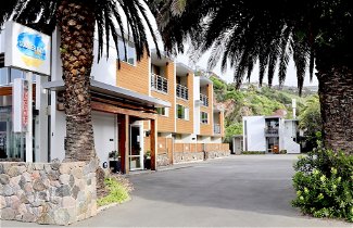 Photo 2 - Sumner Bay Motel & Apartments