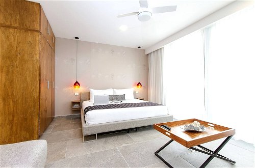 Photo 4 - Charming, Huge & Bright Studio on the New 5th Avenue, 3 Blocks From the Beach