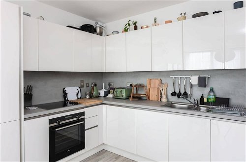 Foto 6 - Bright 1 Bedroom Apartment in Hackney Wick With Balcony