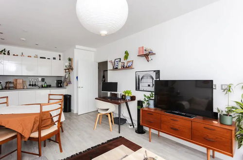 Photo 12 - Bright 1 Bedroom Apartment in Hackney Wick With Balcony