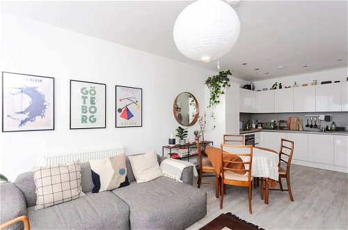 Foto 11 - Bright 1 Bedroom Apartment in Hackney Wick With Balcony