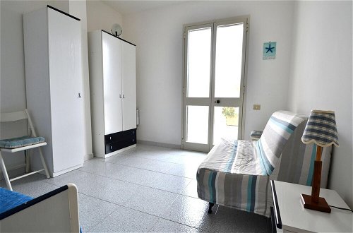 Foto 10 - Charming Holiday Home Near The Beach With A Terrace; Parking Available, Pets