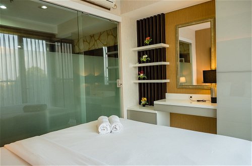 Photo 5 - Luxurious 1BR At Dago Suites Apartment