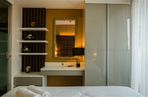 Photo 6 - Luxurious 1BR At Dago Suites Apartment
