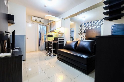 Foto 19 - Monochrome Style 2 Bedrooms at Kalibata City Apartment By Travelio