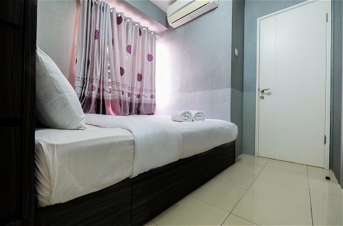 Foto 8 - Monochrome Style 2 Bedrooms at Kalibata City Apartment By Travelio