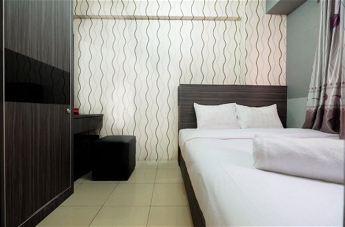 Foto 6 - Monochrome Style 2 Bedrooms at Kalibata City Apartment By Travelio