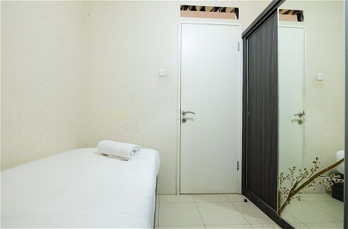 Foto 9 - Monochrome Style 2 Bedrooms at Kalibata City Apartment By Travelio