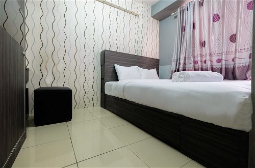 Foto 4 - Monochrome Style 2 Bedrooms at Kalibata City Apartment By Travelio