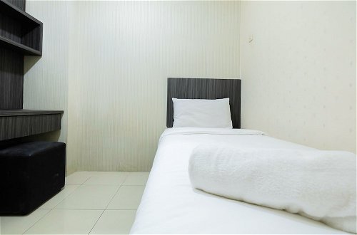 Foto 5 - Monochrome Style 2 Bedrooms at Kalibata City Apartment By Travelio