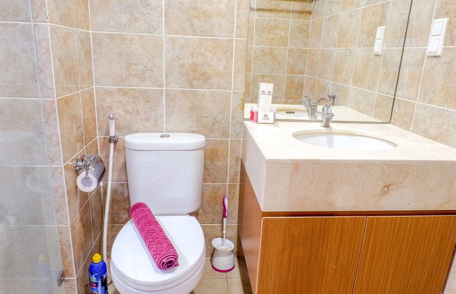 Cozy Pool View Kemang Village Residence Apartment with Direct Access to Mall - Foto 32