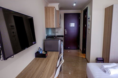 Photo 15 - New Furnished Studio Menteng Park Apartment