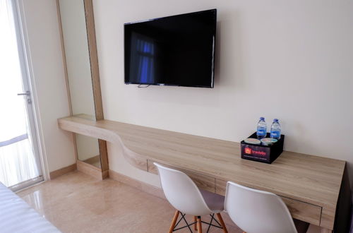 Photo 16 - New Furnished Studio Menteng Park Apartment