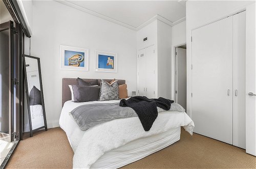 Photo 3 - Bright Modern One Bed Marina Penthouse - by Urban Butler