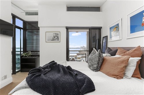 Photo 4 - Bright Modern One Bed Marina Penthouse - by Urban Butler