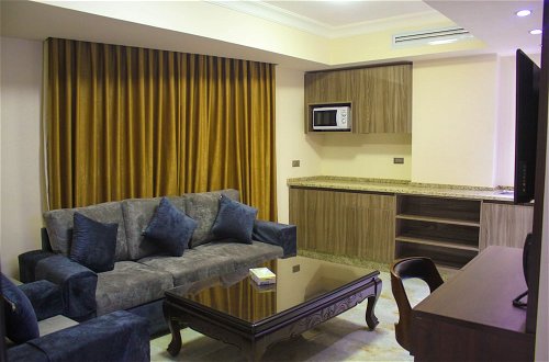 Photo 16 - Qaser AlSultan Hotel Suites
