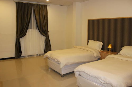 Foto 8 - Al Amoria Furnished Apartments 3