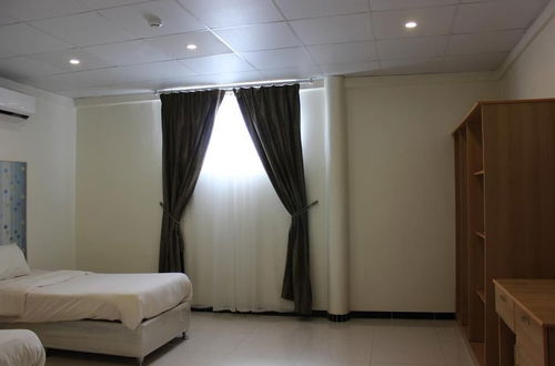 Foto 11 - Al Amoria Furnished Apartments 3