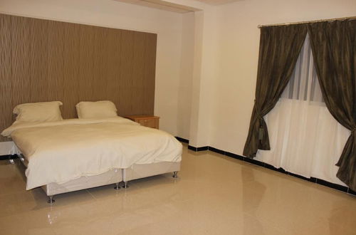 Foto 14 - Al Amoria Furnished Apartments 3