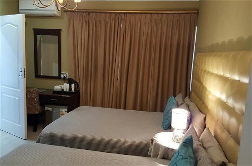 Photo 8 - Savoy Lodge - Standard Double Room 7