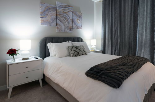 Photo 12 - Luxury Furnished Apartments by Hyatus Downtown at Yale