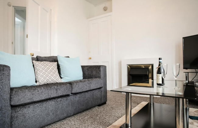 Haywood House - Photo 15