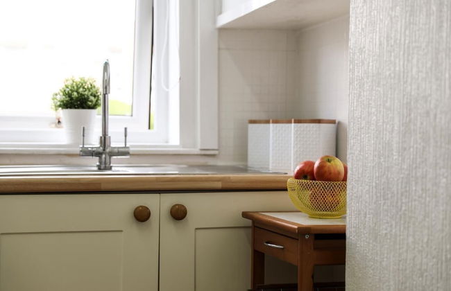 Haywood House - Photo 13