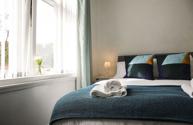 Haywood House - Photo 2