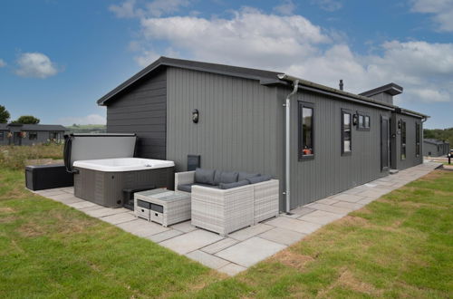 Photo 5 - Ael-y-bryn - Luxury Lodge Hot Tub Three En-suite Bedrooms