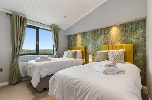 Foto 14 - Ael-y-bryn - Luxury Lodge Hot Tub Three En-suite Bedrooms