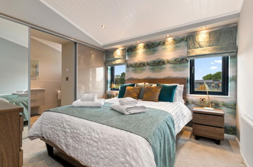 Foto 18 - Ael-y-bryn - Luxury Lodge Hot Tub Three En-suite Bedrooms