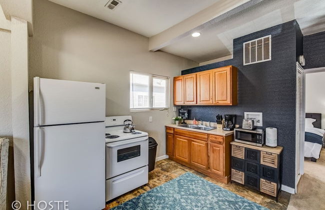 1BR Downtown Townhome King Bed, 5 Min to Shops - Foto 7