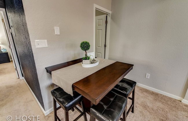 1BR Downtown Townhome King Bed, 5 Min to Shops - Foto 4