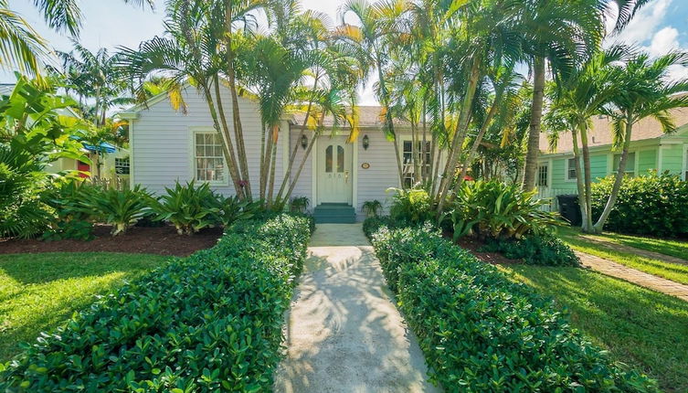 Photo 1 - Coco Plum Cottage, Walking Distance to Cityplace, Museums, Restaurants, Shops, W/pool